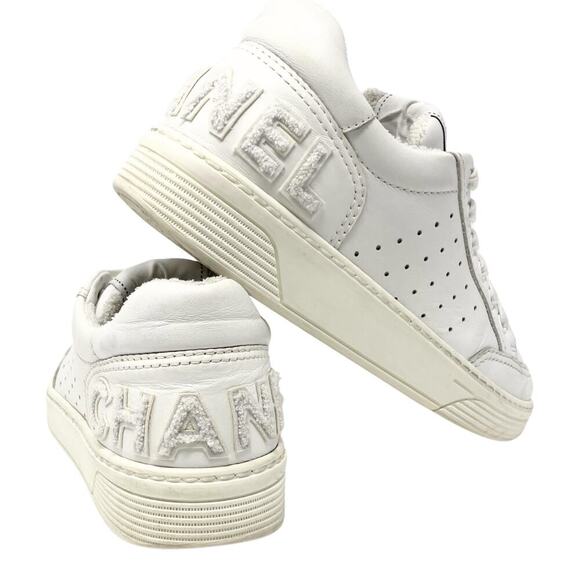 Chanel Shoes Rubber Low Top 22P White Leather CC LOGO Sneakers Trainers EU 37.5 - Picture 2 of 11